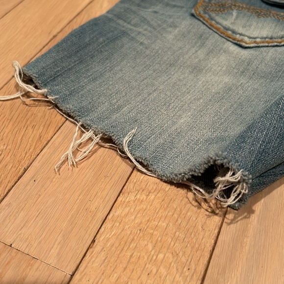 Almost Famous Women’s Denim Low Waisted Can be Short Shorts Size 3 Lightly Used - Picture 6 of 15